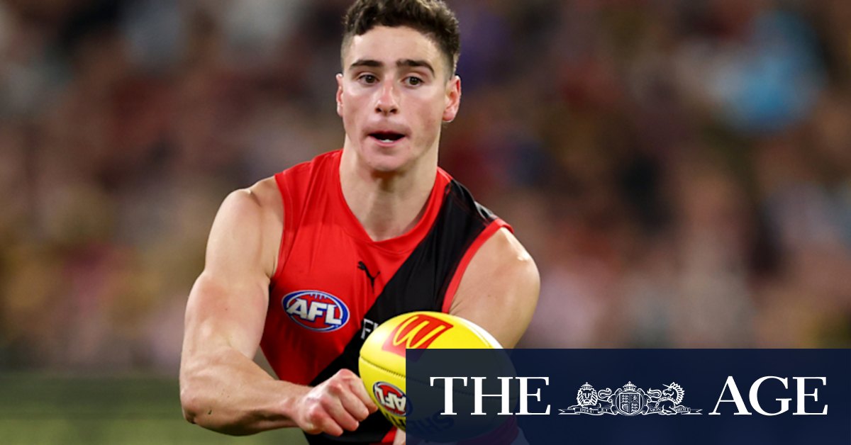 AFL 2025: Elijah Tsatas injuries his hamstring, adds to Essendon Bombers injury woes