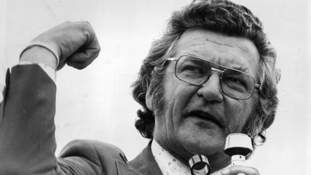 Bob Hawke, president of the ACTU, addresses a rally outside Parliament House in 1975.