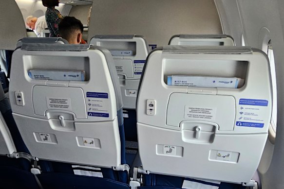 There are no seatback screens, but you can (in theory) stream entertainment to your own device.