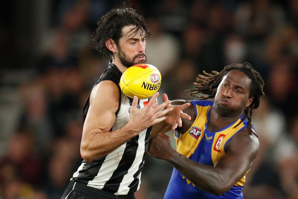 Nic Naitanui, right, and Brodie Grundy compete for the ball in round four. 