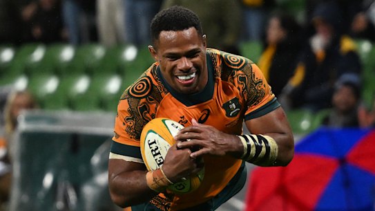 Wallabies star Filipo Daugunu has added to the Queensland Reds’ growing stocks.