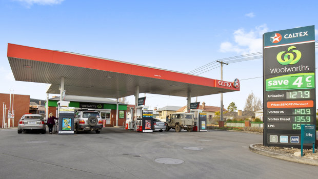 Canadian firm Couche-Tard faces a potential rival from the UK in its efforts to secure Caltex.