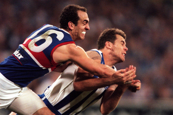 Wayne Carey and Matthew Croft fight for the ball.