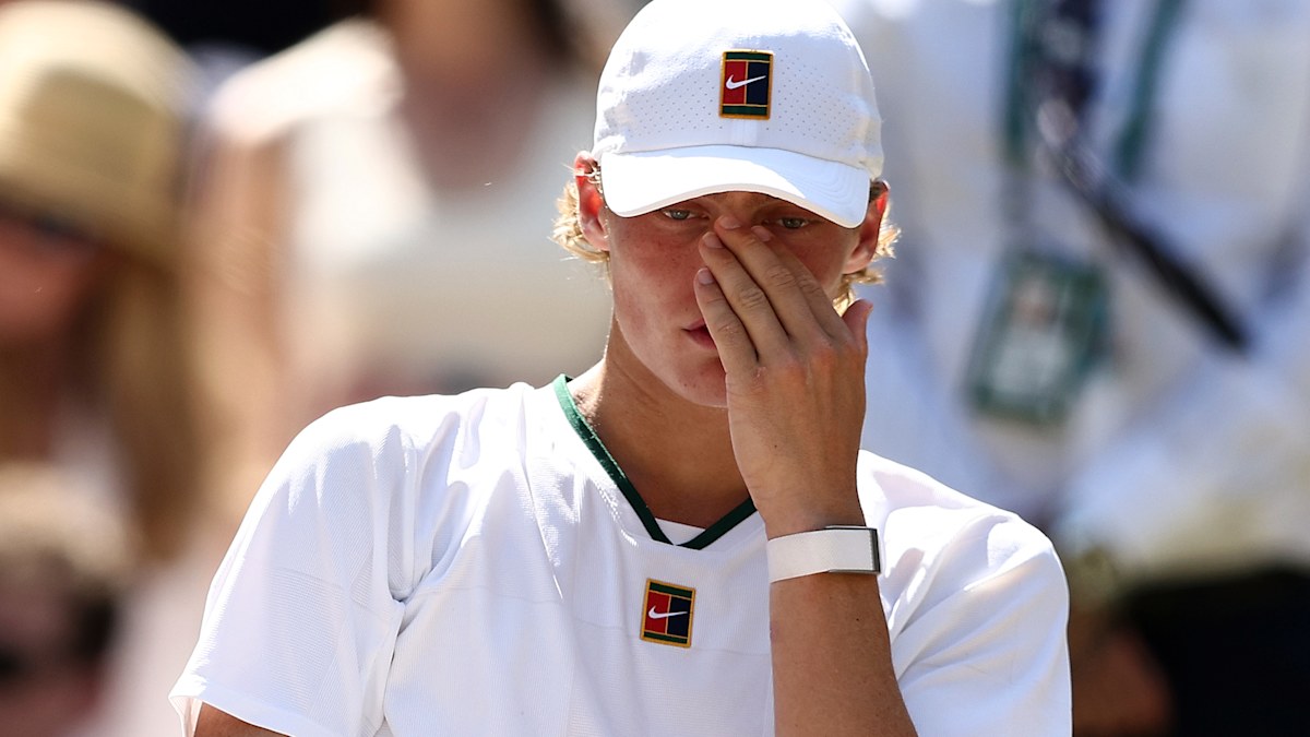 Cruz Hewitt competing against Jordan Lee in the final
