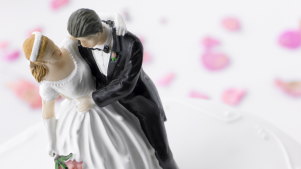 Wedding cake topper, bride and groom, marriage, wedding, generic thinkstock image 85926339.jpg