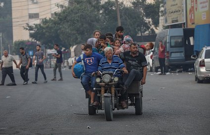 Palestinian citizens evacuate their homes in eastern area of the Gaza Strip for the shelters of the United Nations Relief and Works Agency for Palestine Refugees in Gaza City.