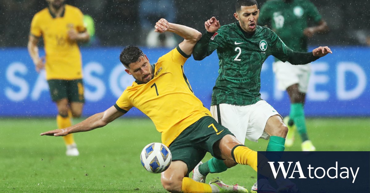 Socceroos ditahan oleh Arab Saudi dalam bentrokan panas di tengah hujan