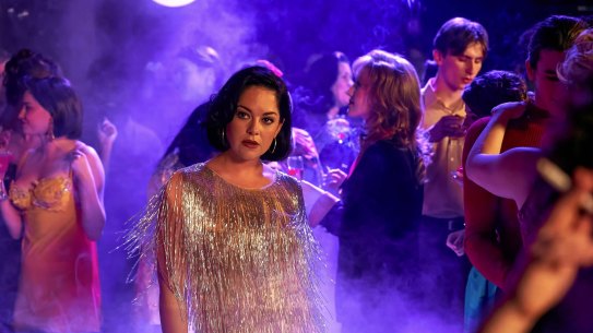 Sarah Greene as Deedee Harrison, the woman who steals the heart of professional thief Gal Dove.