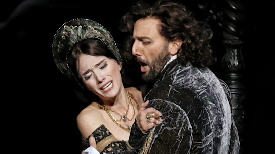 Ermonela Jaho as Anna Boleyn and Leonardo Cortellazzi as Lord Percy in Opera Australia’s 2019 production of Anna Bolena.