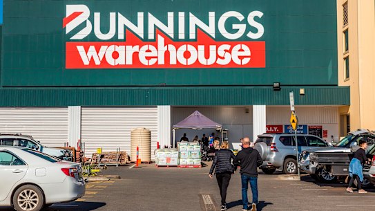 Hardware chain Bunnings will stop selling engineered stone by the end of the year.