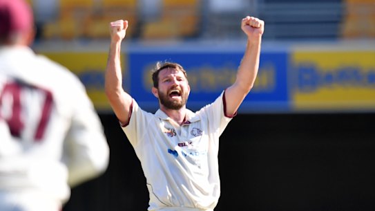 Michael Neser (centre)of the Bulls celebrates the wicket of Jake Doran.