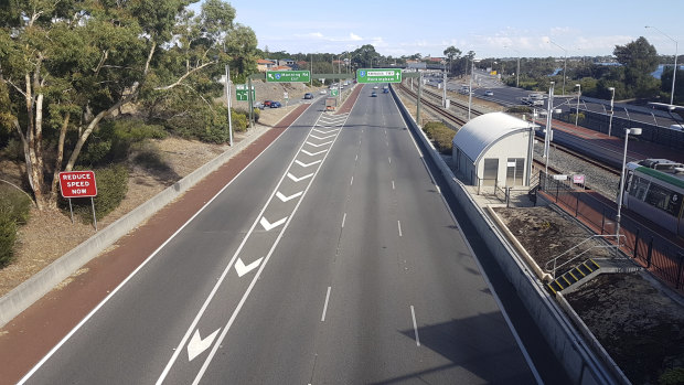 Dwindling school pickup traffic is evident from the Canning Bridge looking over the freeway outbound.