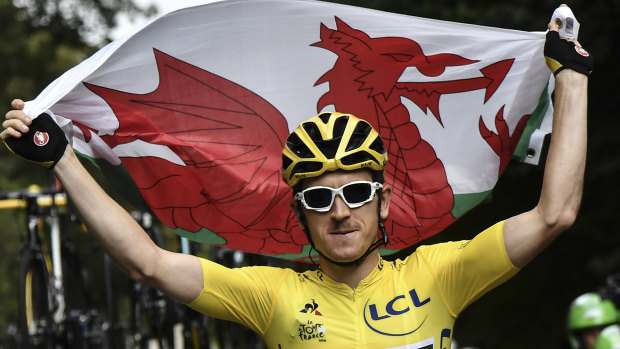 Tour de France winner Geraint Thomas has signed a new deal with Team Sky.