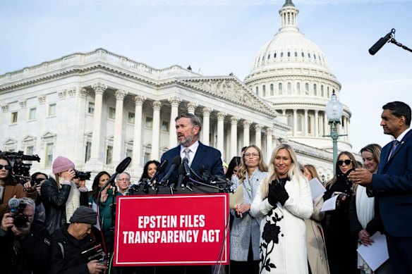 Massie fa una campagna per il rilascio dei file Epstein.
