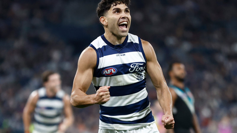 AFL 2024 round 10 LIVE updates: Cats forced to make late change for Suns clash on Larrakia country
