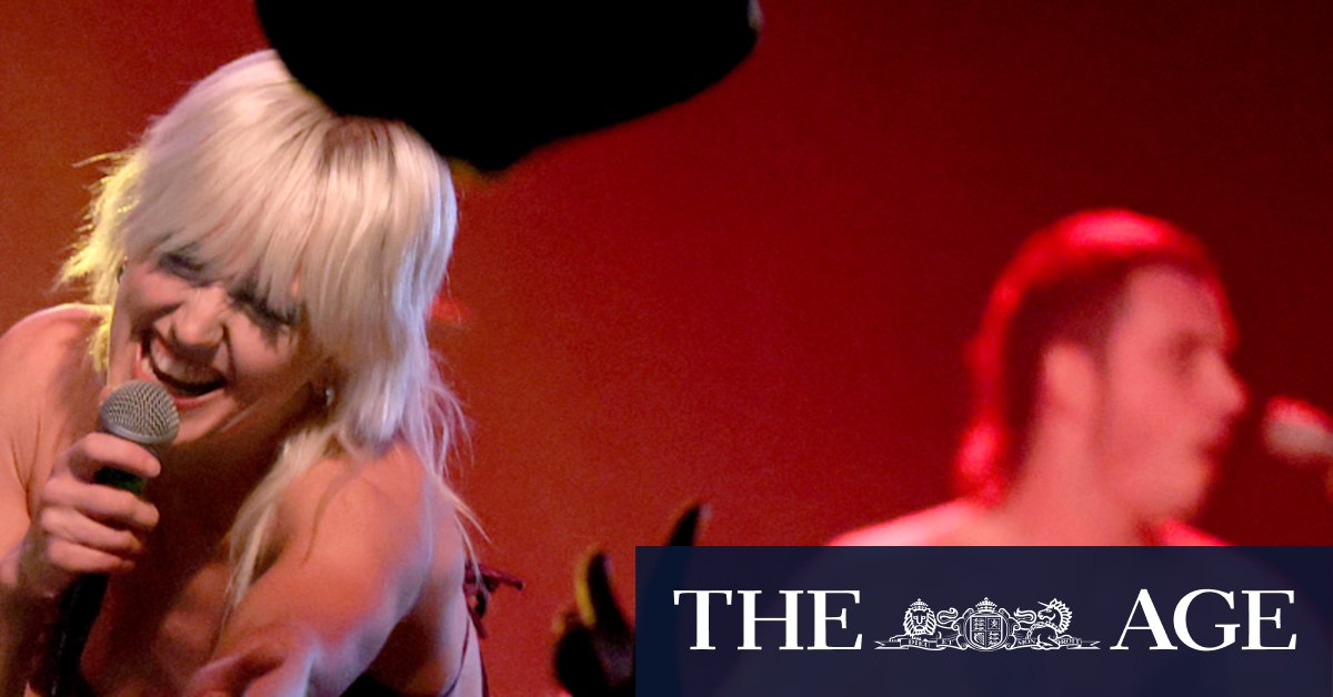 Amyl and the Sniffers start a riot in Sydney - Vimarsana News