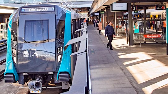 Services on the metro line ground to a halt for the second time on Tuesday evening.