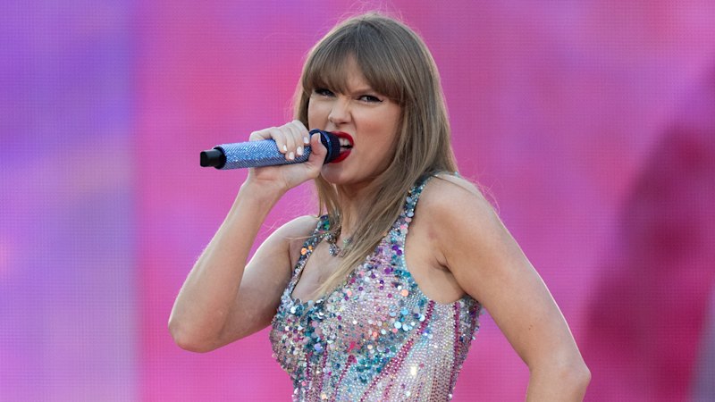 Trump backer offers .2 billion to buy Taylor Swift record label