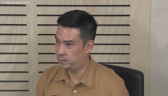 Sacked Transport for NSW official Peter Le appears in the witness box at the ICAC inquiry on Tuesday.