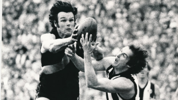 Tigers defender Francis Bourke attempts to spoil a mark by Magpie Ricky Barham in the 1980 VFL grand final.