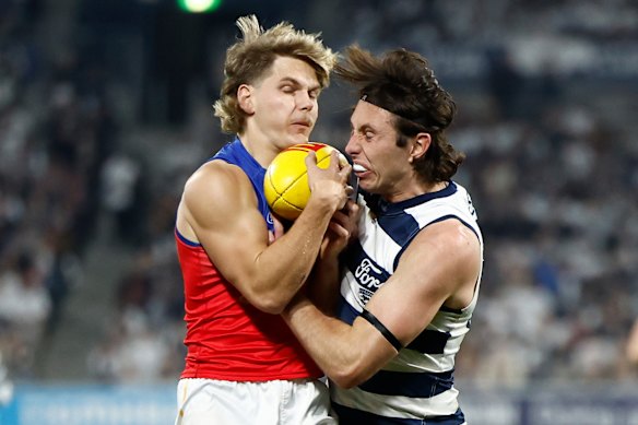Will Ashcroft and Jack Henry compete for the footy.