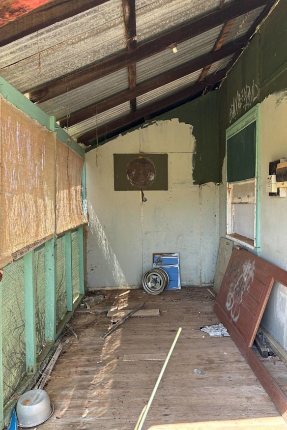 Only cash buyers were eligible.