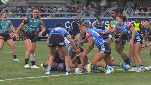 Mackenzie Weale crashes over in remarkable fashion.