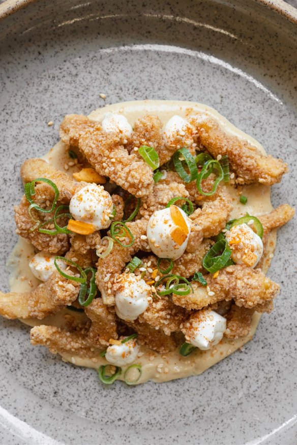 Crispy calamari with hummus and aioli.