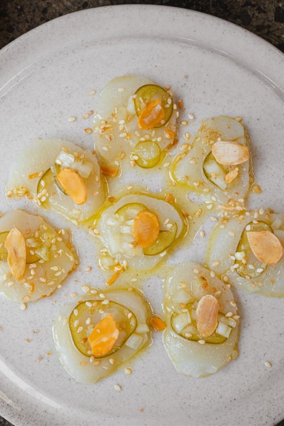 Lime cured scallops, shallots, green chilli.