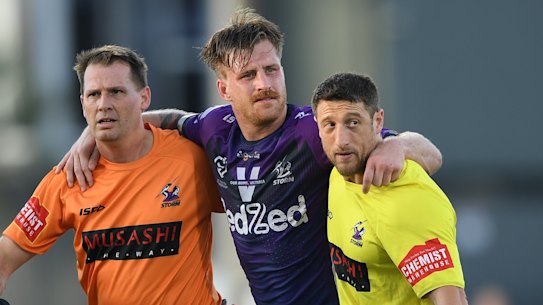 A knee injury is expected to sideline Cameron Munster for big matches against the Roosters and Parramatta.