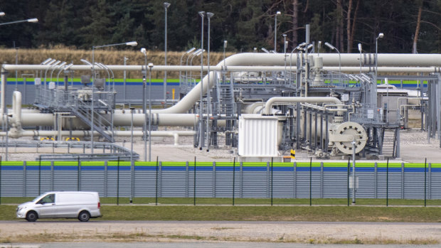 Germny, Lubmin'deki Nord Stream 2 Baltık Denizi boru hattının gaz alım istasyonunda boru sistemleri ve kapatma cihazları görülüyor.