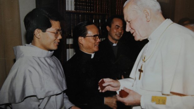 Bishop Long meeting Pope John Paul II in 1992. 