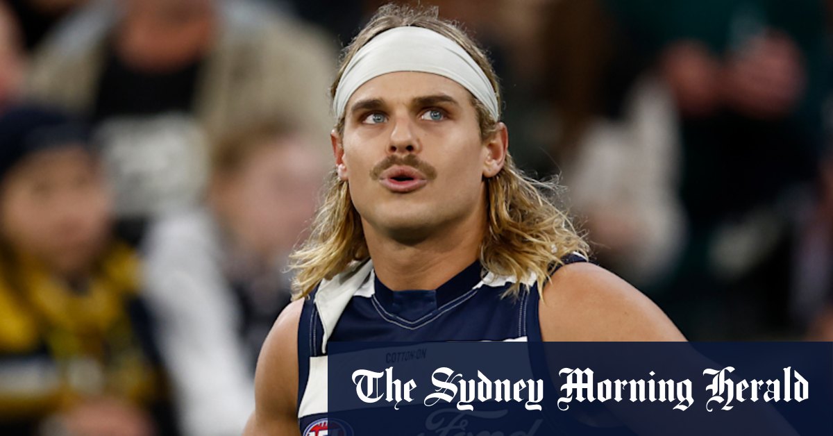 Smith apologises to photographer; Former umpire in court over Brownlow betting probe