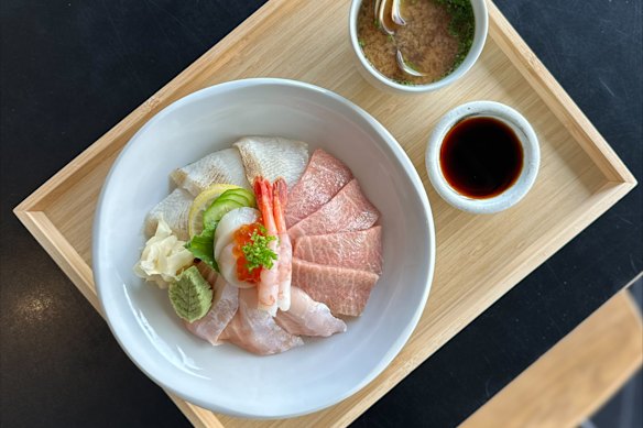The new kaisendon filled with fresh quality seafood at Kurumac. 