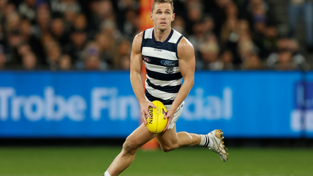 Joel Selwood on the burst against Collingwood in the qualifying final.