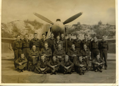 Guy Pease (back row to left of propeller cone) with members of No.268 Squadron RAF in August 1943 at RAF Odiham.