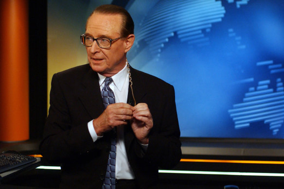 Brian Henderson announces his retirement on National Nine News in the Sydney studio in 2002.