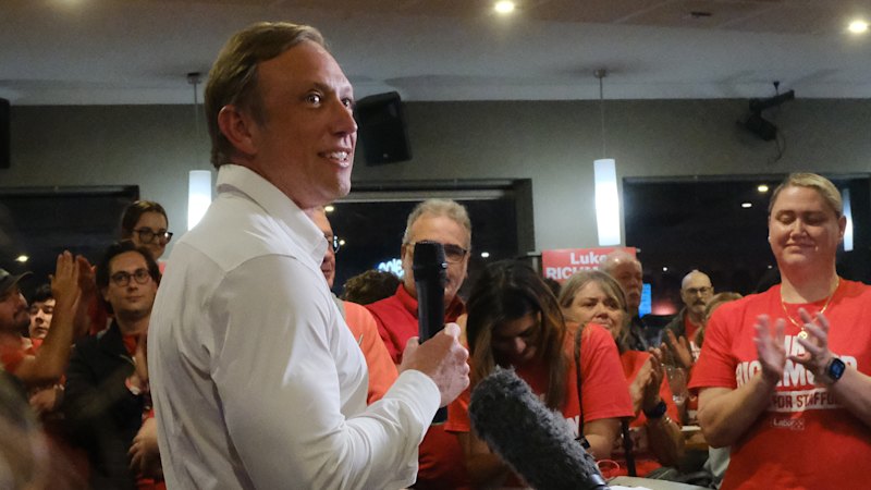 Labor faces knife-edge result in Stafford byelection amid swing to LNP