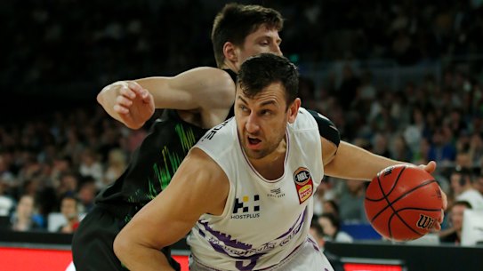MELBOURNE, AUSTRALIA - NOVEMBER 23: Andrew Bogut of the Kings drives to the basket during the round 8 NBL match between the South East Melbourne Phoenix and the Sydney Kings at Melbourne Arena on November 23, 2019 in Melbourne, Australia. (Photo by Darrian Traynor/Getty Images)