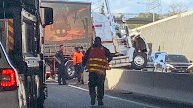 A truck crash shut down traffic on the Western Ring Road.