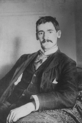 Author of the iconic short story <i>The Drover’s Wife</i>, Henry Lawson, c1900.
