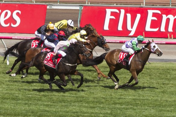 Prince of Penzance wins the 2015 Melbourne Cup.