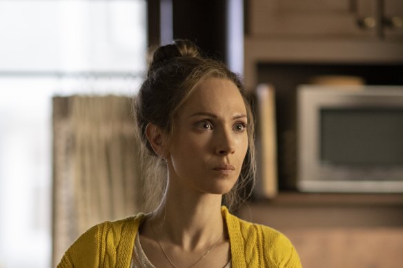 Juno Temple is a joy to watch as Dorothy “Dot” Lyon.