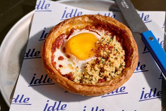 Harissa egg danish.