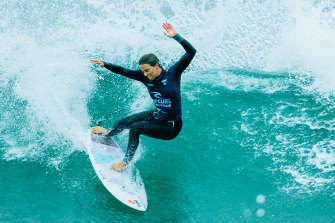Sally Fitzgibbons surfs in heat two of the opening round. 
