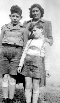 Andrew Rogers (left) with his mother Katie and brother Andy in Budapest circa 1941.