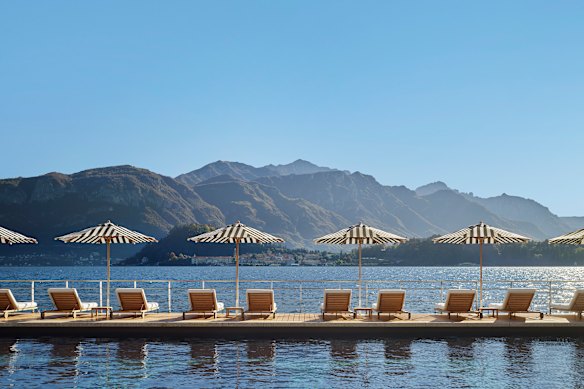 Lo de la costa… tumbonas en Cadenabbia di Griante.