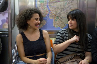 Abbi Jacobson 和 Ilana Glazer 在 Broad City。 