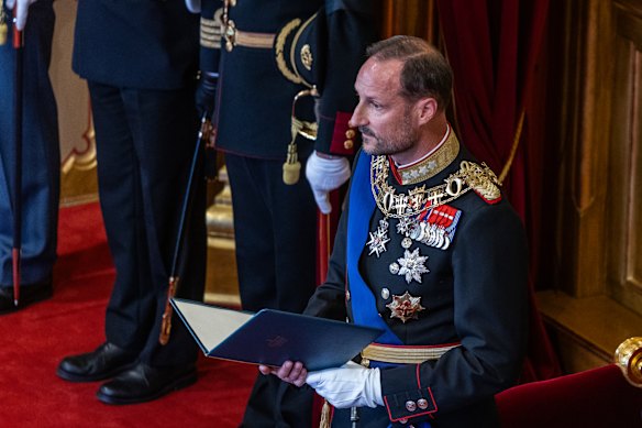 Haakon took the solemn oath to govern Norway in accordance with its Constitution. 