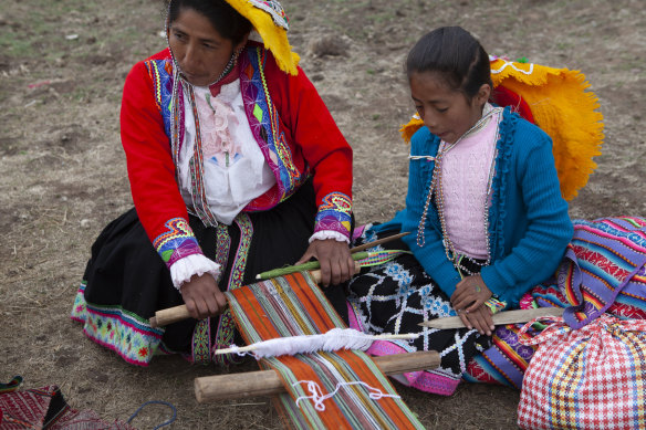 Aula Artesana curates retreats and workshops to connect travellers with Peruvian culture. 